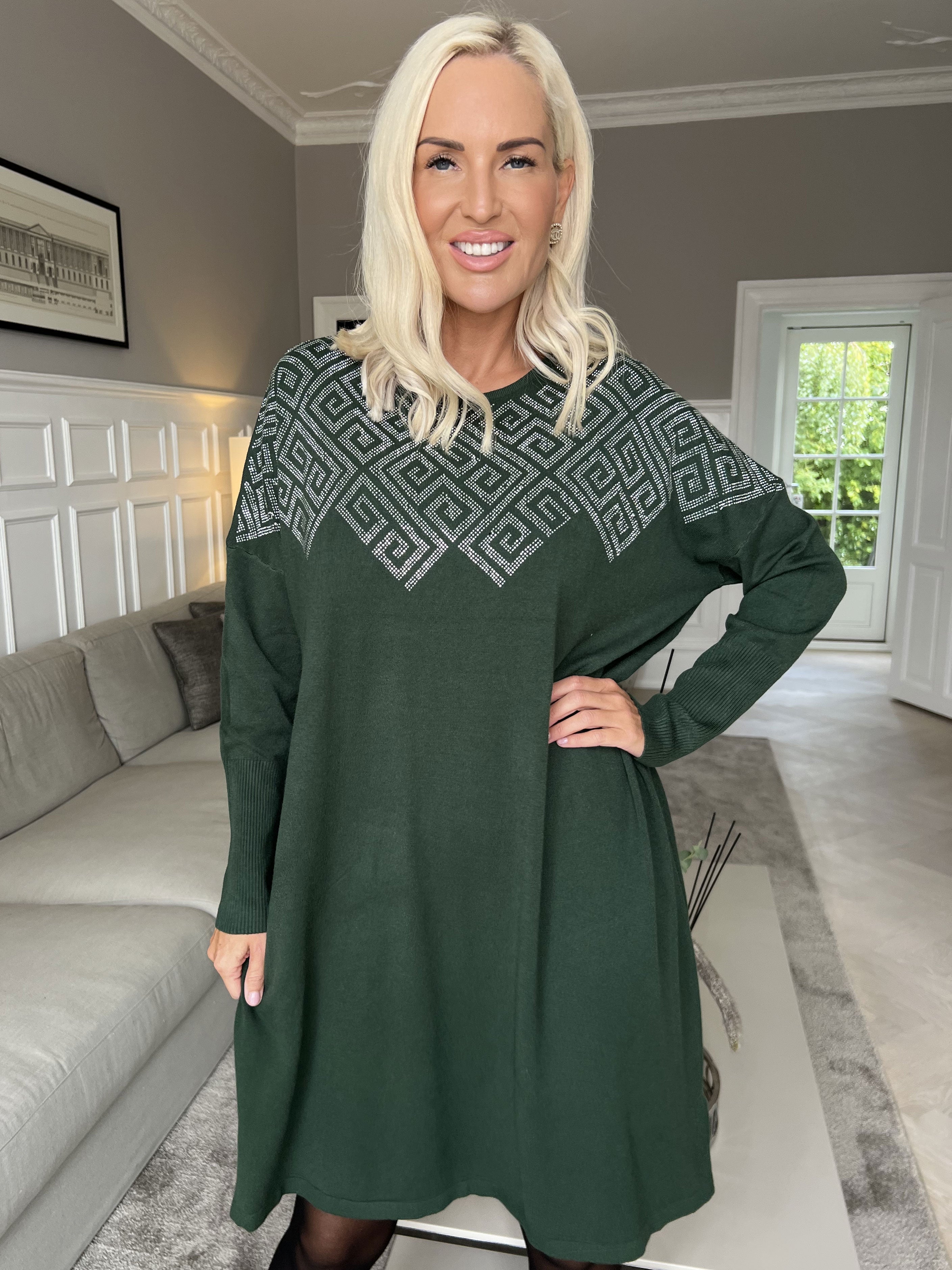 Luna - Mjuk stickad plus size klänning med strass